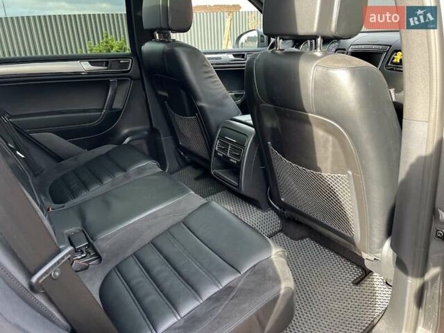 Серый Фольксваген Туарег, объемом двигателя 2.97 л и пробегом 191 тыс. км за 33999 $, фото 28 на Automoto.ua