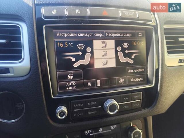 Фольксваген Туарег 2016 в Хмельницком на Automoto.ua Серый Фольксваген Туарег, объемом двигателя 2.97 л и пробегом 278 тыс. км за 30500 $, фото 57 на Automoto.ua