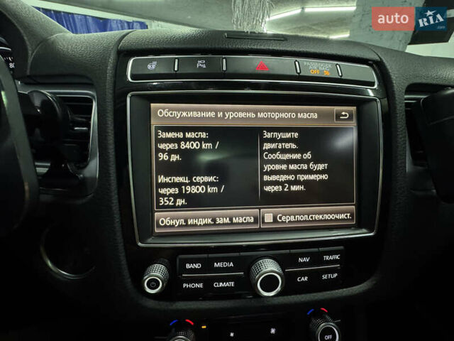 Сірий Фольксваген Туарег, об'ємом двигуна 3.6 л та пробігом 240 тис. км за 17800 $, фото 67 на Automoto.ua