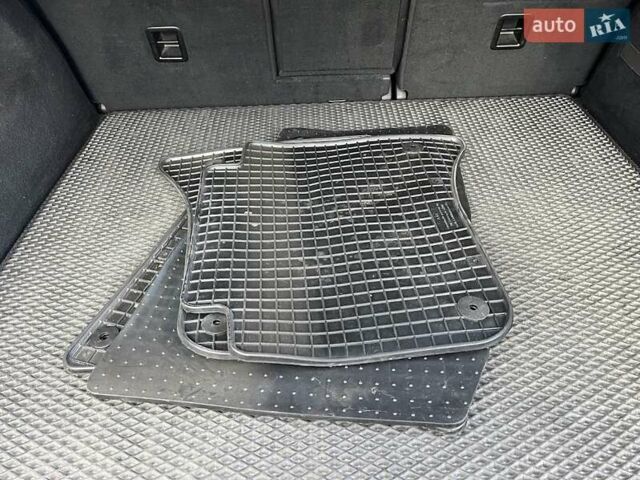 Серый Фольксваген Туарег, объемом двигателя 2.97 л и пробегом 191 тыс. км за 33999 $, фото 37 на Automoto.ua