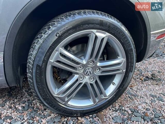 Серый Фольксваген Туарег, объемом двигателя 2.97 л и пробегом 191 тыс. км за 33999 $, фото 62 на Automoto.ua