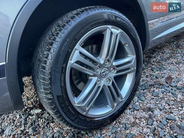 Серый Фольксваген Туарег, объемом двигателя 2.97 л и пробегом 191 тыс. км за 33999 $, фото 63 на Automoto.ua