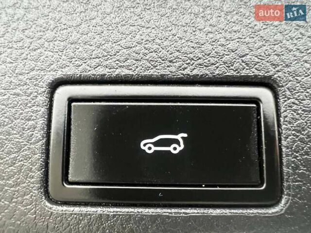 Серый Фольксваген Туарег, объемом двигателя 3 л и пробегом 270 тыс. км за 29999 $, фото 57 на Automoto.ua