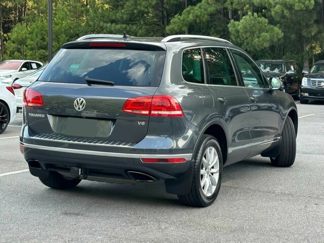 Серый Фольксваген Туарег, объемом двигателя 3.6 л и пробегом 74 тыс. км за 13200 $, фото 2 на Automoto.ua