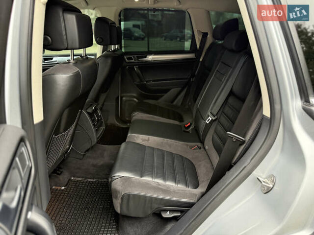 Сірий Фольксваген Туарег, об'ємом двигуна 3 л та пробігом 235 тис. км за 27500 $, фото 34 на Automoto.ua