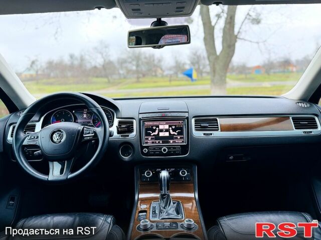 Серый Фольксваген Туарег, объемом двигателя 3 л и пробегом 109 тыс. км за 31500 $, фото 6 на Automoto.ua