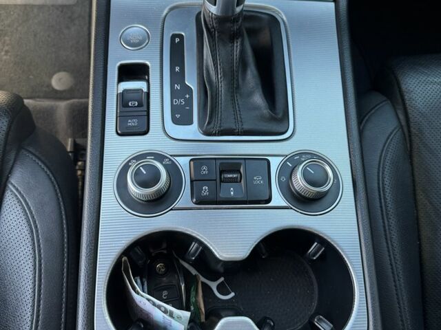 Сірий Фольксваген Туарег, об'ємом двигуна 3 л та пробігом 183 тис. км за 35860 $, фото 5 на Automoto.ua