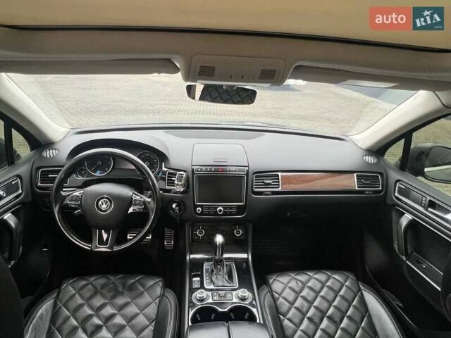 Серый Фольксваген Туарег, объемом двигателя 3 л и пробегом 270 тыс. км за 29999 $, фото 68 на Automoto.ua