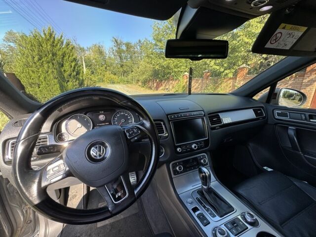 Сірий Фольксваген Туарег, об'ємом двигуна 3 л та пробігом 183 тис. км за 35860 $, фото 4 на Automoto.ua