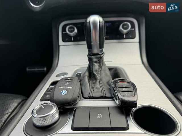 Серый Фольксваген Туарег, объемом двигателя 3.6 л и пробегом 240 тыс. км за 17700 $, фото 29 на Automoto.ua