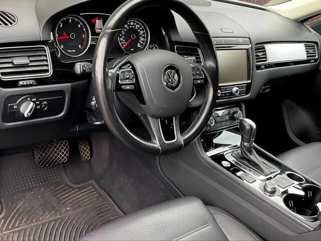 Сірий Фольксваген Туарег, об'ємом двигуна 3 л та пробігом 72 тис. км за 10100 $, фото 10 на Automoto.ua