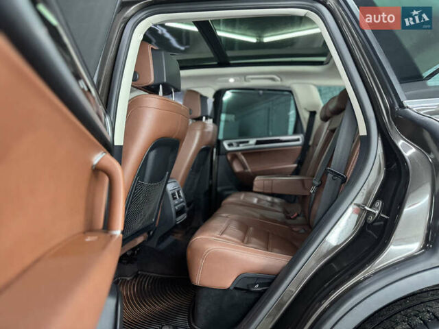 Сірий Фольксваген Туарег, об'ємом двигуна 3.6 л та пробігом 240 тис. км за 17800 $, фото 56 на Automoto.ua