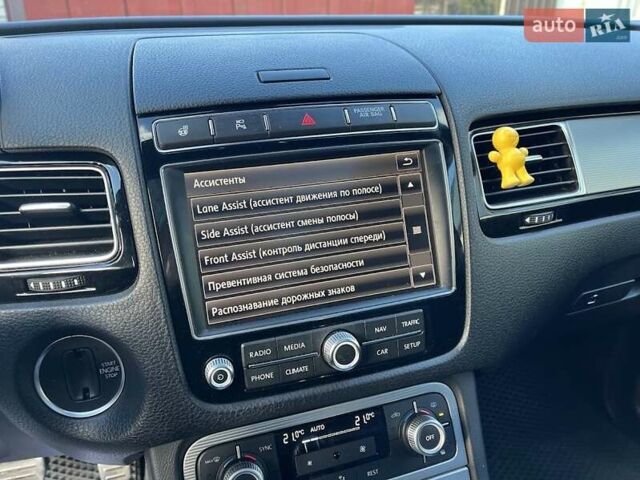 Серый Фольксваген Туарег, объемом двигателя 2.97 л и пробегом 191 тыс. км за 33999 $, фото 58 на Automoto.ua