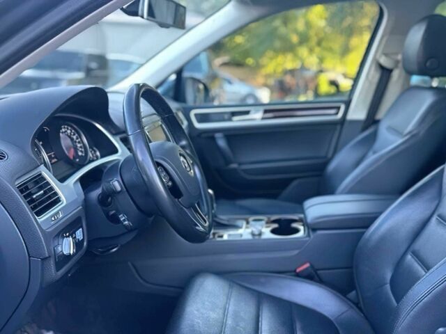 Серый Фольксваген Туарег, объемом двигателя 3 л и пробегом 80 тыс. км за 10200 $, фото 6 на Automoto.ua