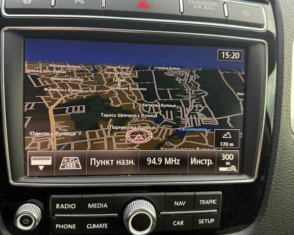 Сірий Фольксваген Туарег, об'ємом двигуна 2.97 л та пробігом 106 тис. км за 32800 $, фото 12 на Automoto.ua