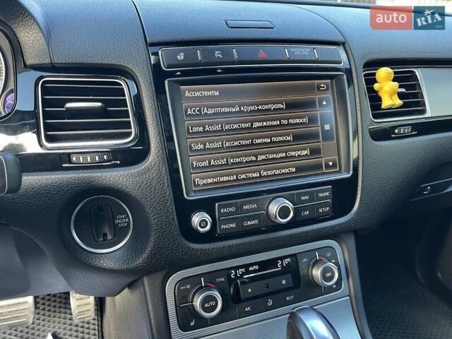 Серый Фольксваген Туарег, объемом двигателя 2.97 л и пробегом 191 тыс. км за 33999 $, фото 57 на Automoto.ua