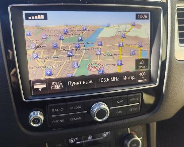 Фольксваген Туарег 2016 в Хмельницком на Automoto.ua Серый Фольксваген Туарег, объемом двигателя 2.97 л и пробегом 278 тыс. км за 30500 $, фото 74 на Automoto.ua