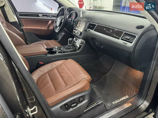 Сірий Фольксваген Туарег, об'ємом двигуна 3.6 л та пробігом 240 тис. км за 17800 $, фото 37 на Automoto.ua