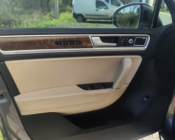 Фольксваген Туарег 2016 в Хмельницком на Automoto.ua Серый Фольксваген Туарег, объемом двигателя 2.97 л и пробегом 278 тыс. км за 30500 $, фото 79 на Automoto.ua