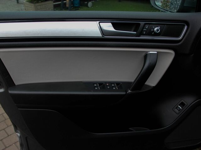 Сірий Фольксваген Туарег, об'ємом двигуна 3.6 л та пробігом 118 тис. км за 18500 $, фото 19 на Automoto.ua