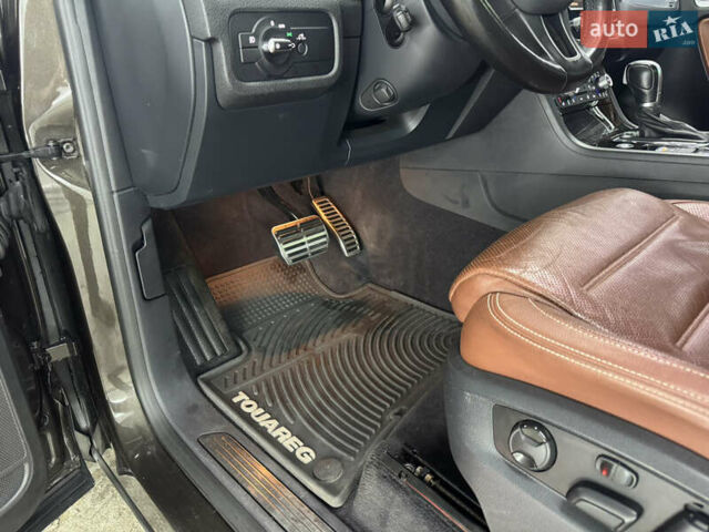 Сірий Фольксваген Туарег, об'ємом двигуна 3.6 л та пробігом 240 тис. км за 17800 $, фото 35 на Automoto.ua