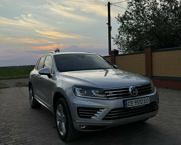 Серый Фольксваген Туарег, объемом двигателя 3 л и пробегом 149 тыс. км за 36000 $, фото 3 на Automoto.ua