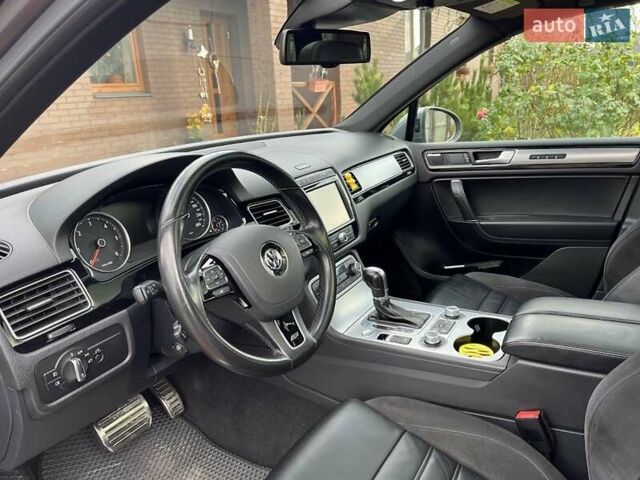 Серый Фольксваген Туарег, объемом двигателя 2.97 л и пробегом 191 тыс. км за 33999 $, фото 21 на Automoto.ua