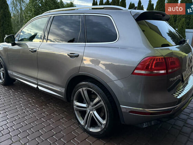 Серый Фольксваген Туарег, объемом двигателя 3 л и пробегом 267 тыс. км за 35000 $, фото 2 на Automoto.ua