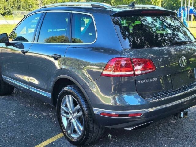 Сірий Фольксваген Туарег, об'ємом двигуна 3 л та пробігом 72 тис. км за 13600 $, фото 5 на Automoto.ua