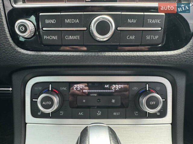 Серый Фольксваген Туарег, объемом двигателя 3.6 л и пробегом 240 тыс. км за 17700 $, фото 30 на Automoto.ua