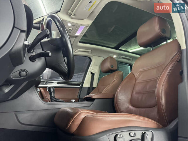 Сірий Фольксваген Туарег, об'ємом двигуна 3.6 л та пробігом 240 тис. км за 17800 $, фото 32 на Automoto.ua