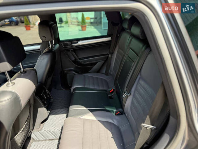 Серый Фольксваген Туарег, объемом двигателя 2.97 л и пробегом 191 тыс. км за 29300 $, фото 12 на Automoto.ua