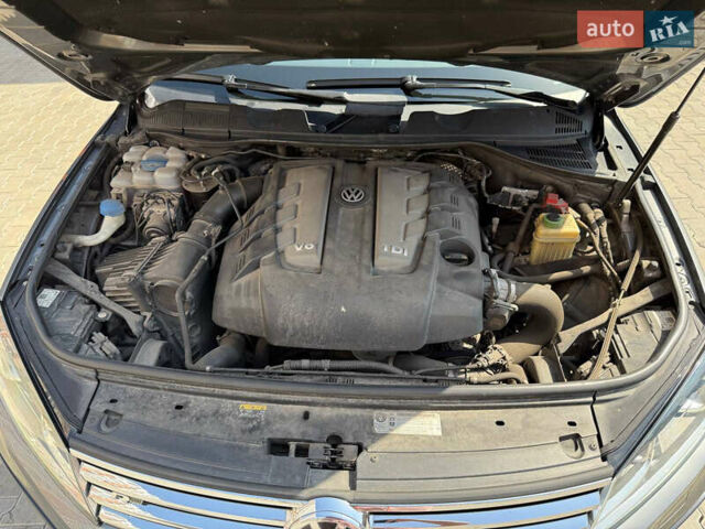 Серый Фольксваген Туарег, объемом двигателя 2.97 л и пробегом 191 тыс. км за 29300 $, фото 10 на Automoto.ua