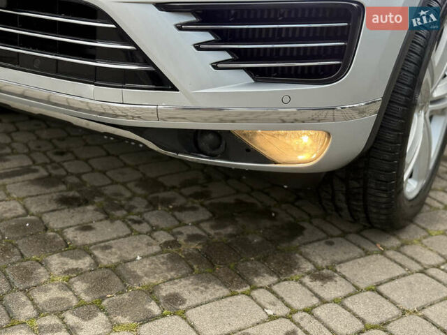 Сірий Фольксваген Туарег, об'ємом двигуна 3 л та пробігом 235 тис. км за 27500 $, фото 18 на Automoto.ua