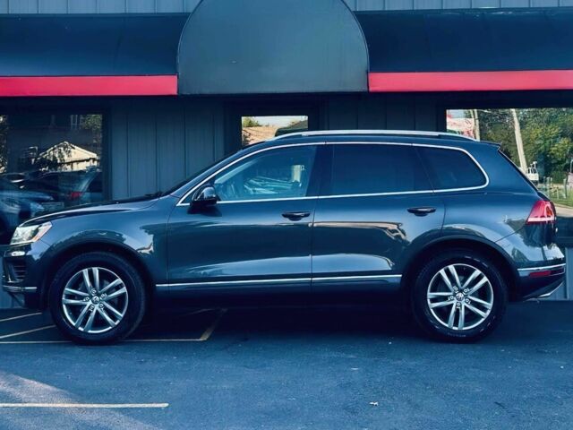 Серый Фольксваген Туарег, объемом двигателя 3 л и пробегом 80 тыс. км за 10200 $, фото 3 на Automoto.ua