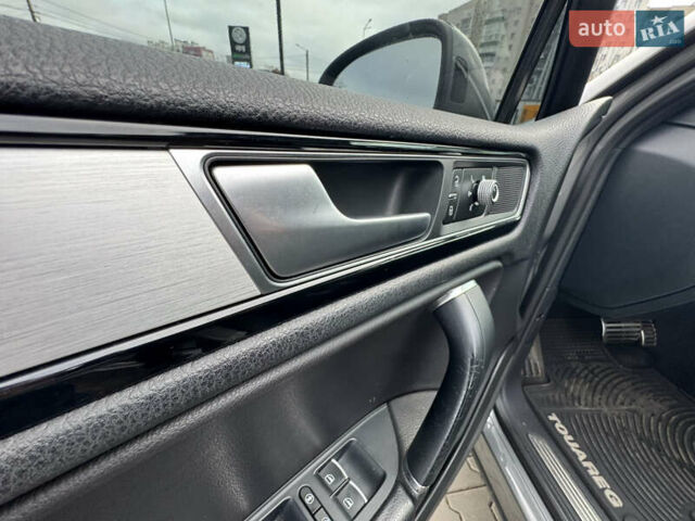 Серый Фольксваген Туарег, объемом двигателя 3.6 л и пробегом 240 тыс. км за 17700 $, фото 20 на Automoto.ua