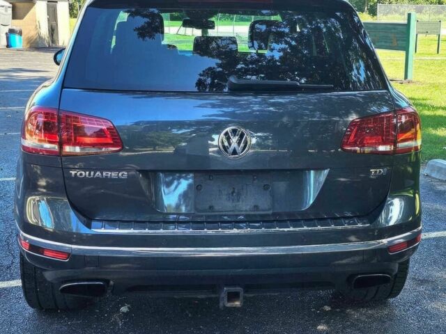 Сірий Фольксваген Туарег, об'ємом двигуна 3 л та пробігом 72 тис. км за 13600 $, фото 6 на Automoto.ua