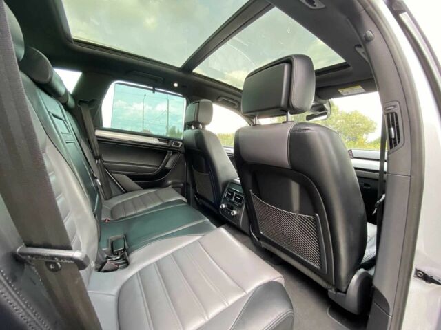 Серый Фольксваген Туарег, объемом двигателя 0 л и пробегом 155 тыс. км за 31000 $, фото 14 на Automoto.ua