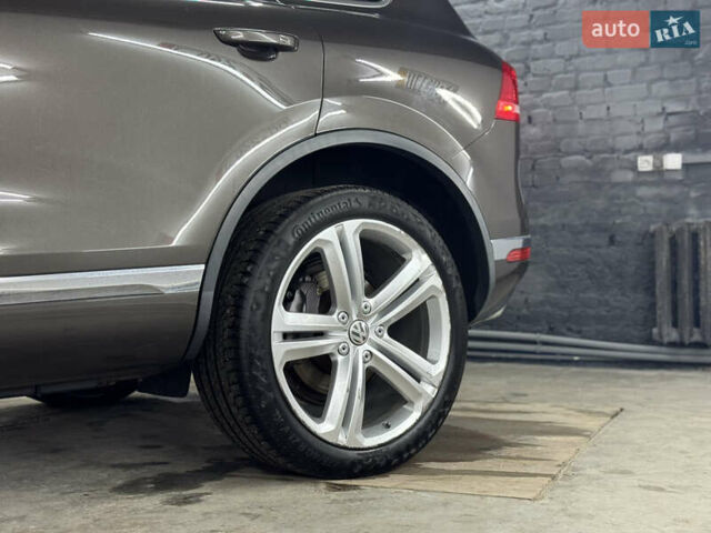 Сірий Фольксваген Туарег, об'ємом двигуна 3.6 л та пробігом 240 тис. км за 17800 $, фото 6 на Automoto.ua
