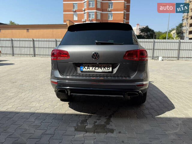 Серый Фольксваген Туарег, объемом двигателя 2.97 л и пробегом 191 тыс. км за 29300 $, фото 3 на Automoto.ua