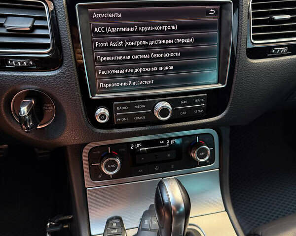 Серый Фольксваген Туарег, объемом двигателя 2.97 л и пробегом 191 тыс. км за 29300 $, фото 11 на Automoto.ua