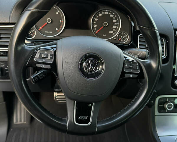 Серый Фольксваген Туарег, объемом двигателя 3 л и пробегом 149 тыс. км за 36000 $, фото 29 на Automoto.ua