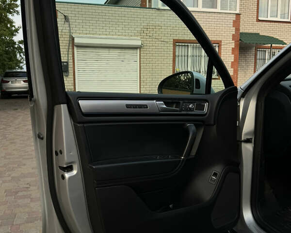 Серый Фольксваген Туарег, объемом двигателя 3 л и пробегом 149 тыс. км за 36000 $, фото 33 на Automoto.ua