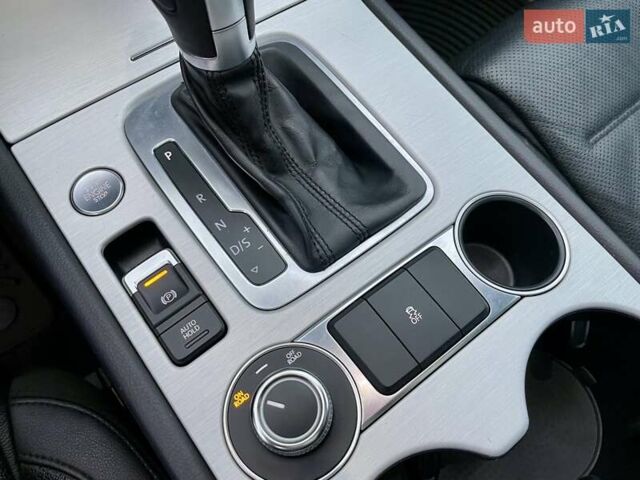 Серый Фольксваген Туарег, объемом двигателя 3.6 л и пробегом 134 тыс. км за 18999 $, фото 25 на Automoto.ua