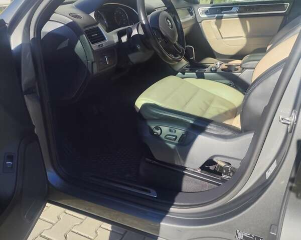 Фольксваген Туарег 2016 в Хмельницком на Automoto.ua Серый Фольксваген Туарег, объемом двигателя 2.97 л и пробегом 278 тыс. км за 30500 $, фото 72 на Automoto.ua