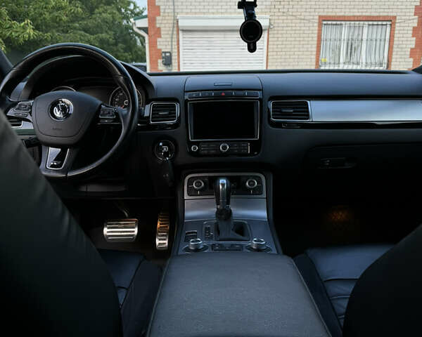 Серый Фольксваген Туарег, объемом двигателя 3 л и пробегом 149 тыс. км за 36000 $, фото 36 на Automoto.ua