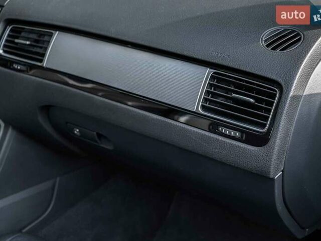 Фольксваген Туарег 2016 в Луцке на Automoto.ua Серый Фольксваген Туарег, объемом двигателя 2.97 л и пробегом 181 тыс. км за 35000 $, фото 33 на Automoto.ua