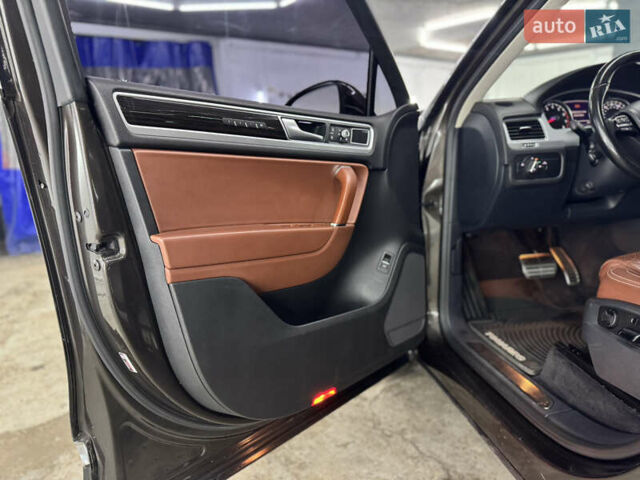 Сірий Фольксваген Туарег, об'ємом двигуна 3.6 л та пробігом 240 тис. км за 17800 $, фото 22 на Automoto.ua