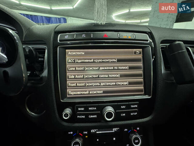 Сірий Фольксваген Туарег, об'ємом двигуна 3.6 л та пробігом 240 тис. км за 17800 $, фото 63 на Automoto.ua