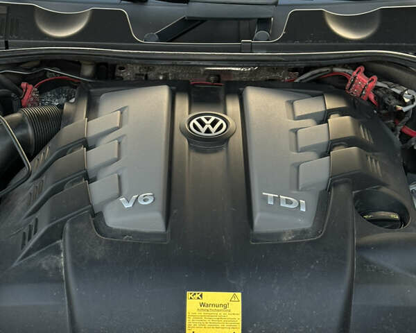 Серый Фольксваген Туарег, объемом двигателя 3 л и пробегом 149 тыс. км за 36000 $, фото 21 на Automoto.ua